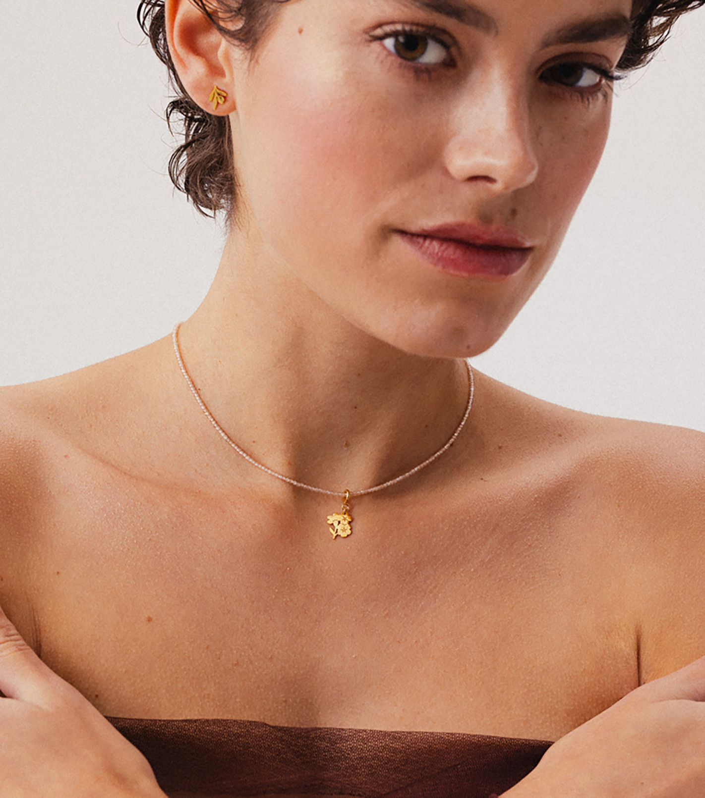 Choker z naturalnym cyrkonem i zawieszką