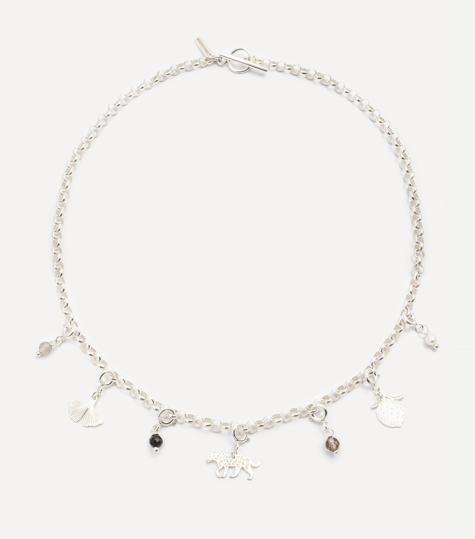 Srebrny naszyjnik z zawieszkami typu charms
